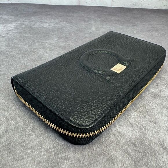 Salvatore Ferragamo Gancini City Zip Black Leather Wallet - Picture 3 of 11